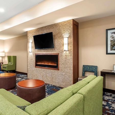 Comfort Inn & Suites Ames Near Isu Campus Екстериор снимка