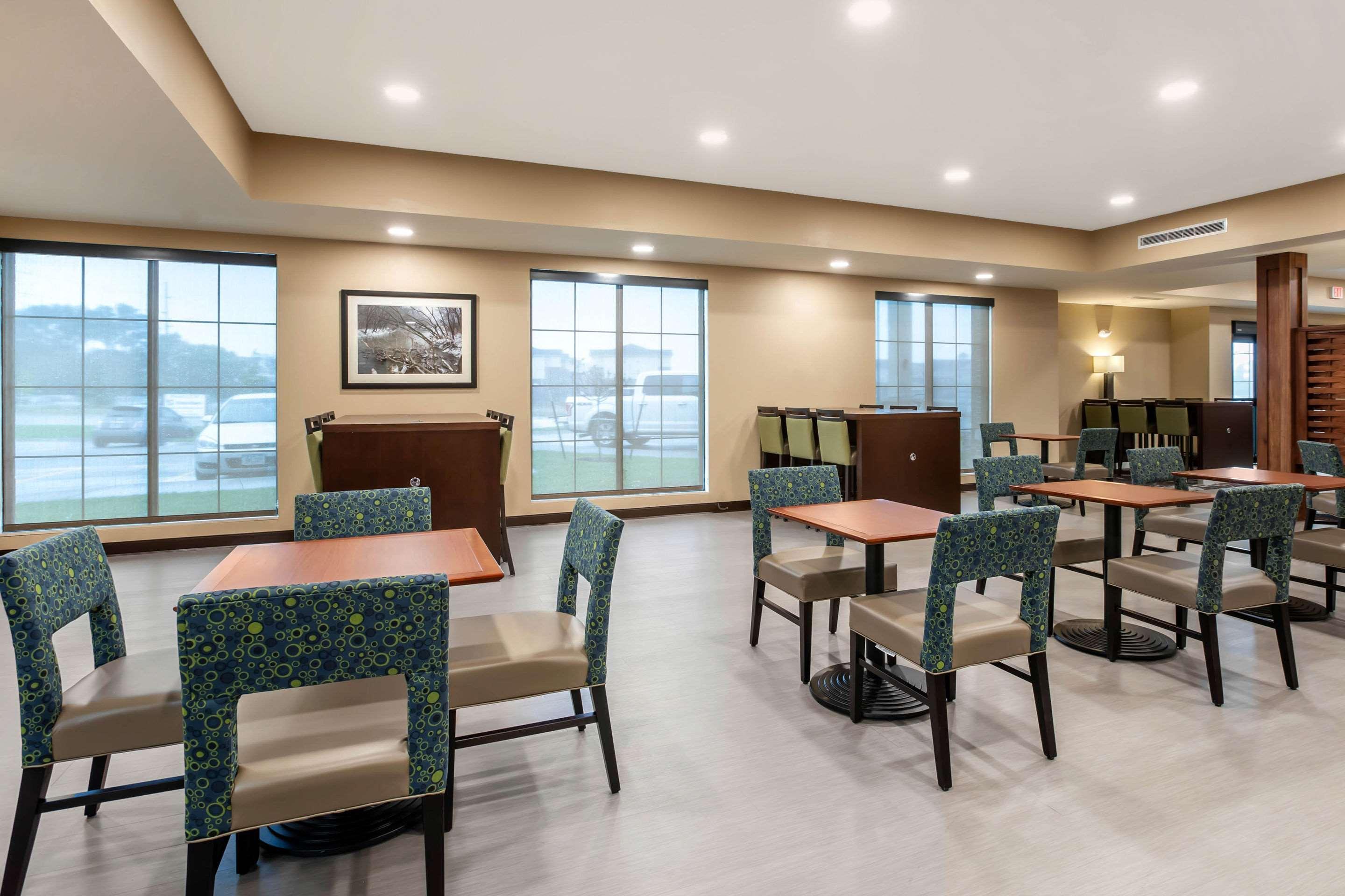 Comfort Inn & Suites Ames Near Isu Campus Екстериор снимка